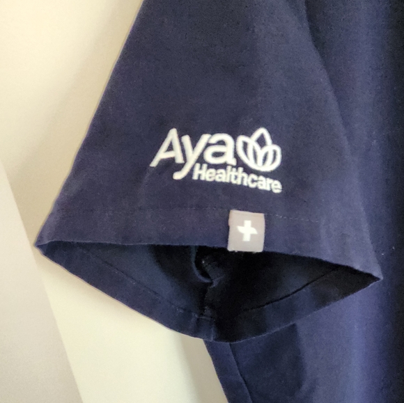 Figs scrub top - Picture 3 of 4